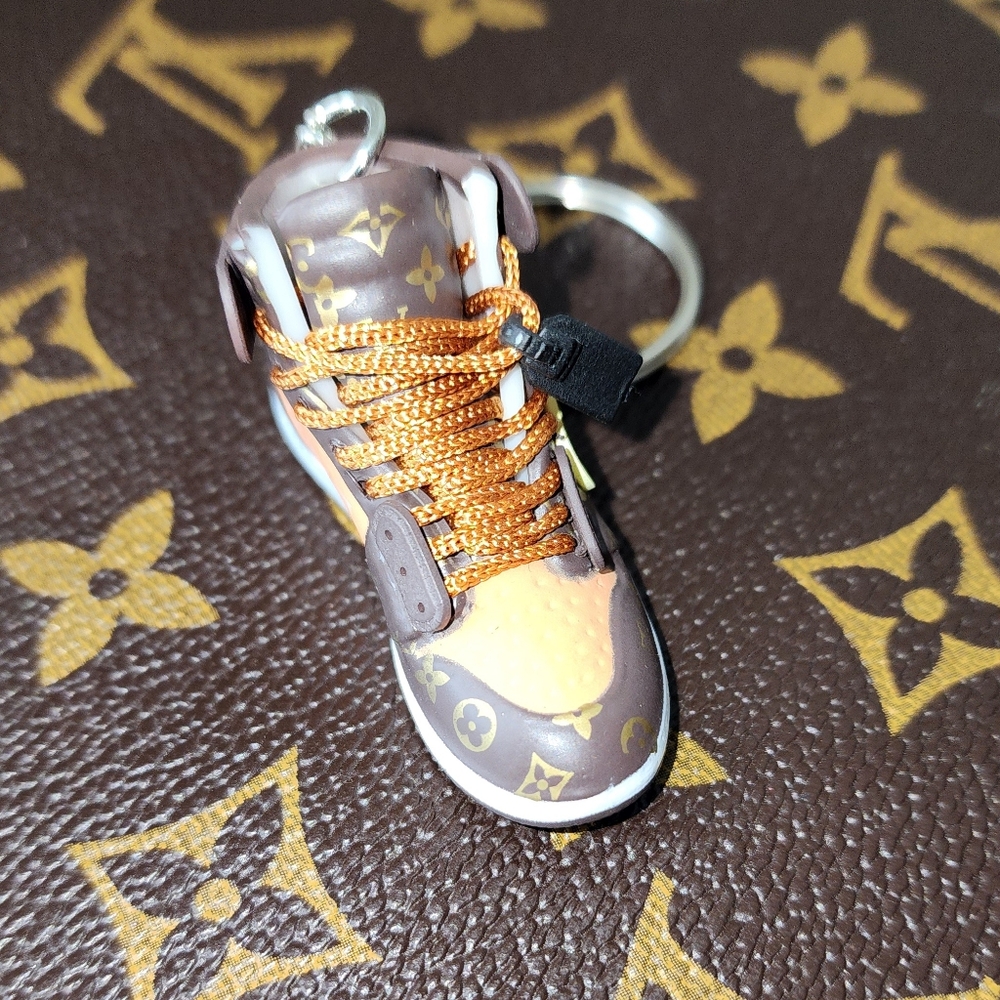 Sneaker Key Chain Or Bag Charm Brown Monogram - Picture 9 of 11